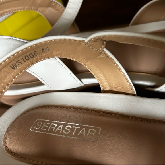 White sandal - Picture 2 of 3